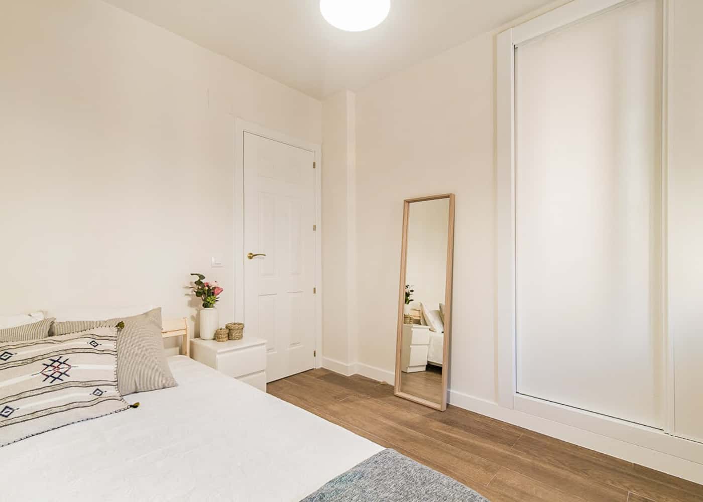 Habitacion privada en Paseo Reina Cristina, Madrid