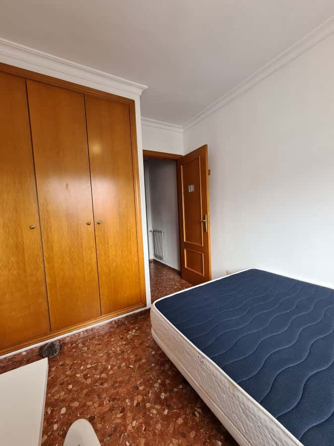 Habitación en piso de 5 habitaciones en Algirós