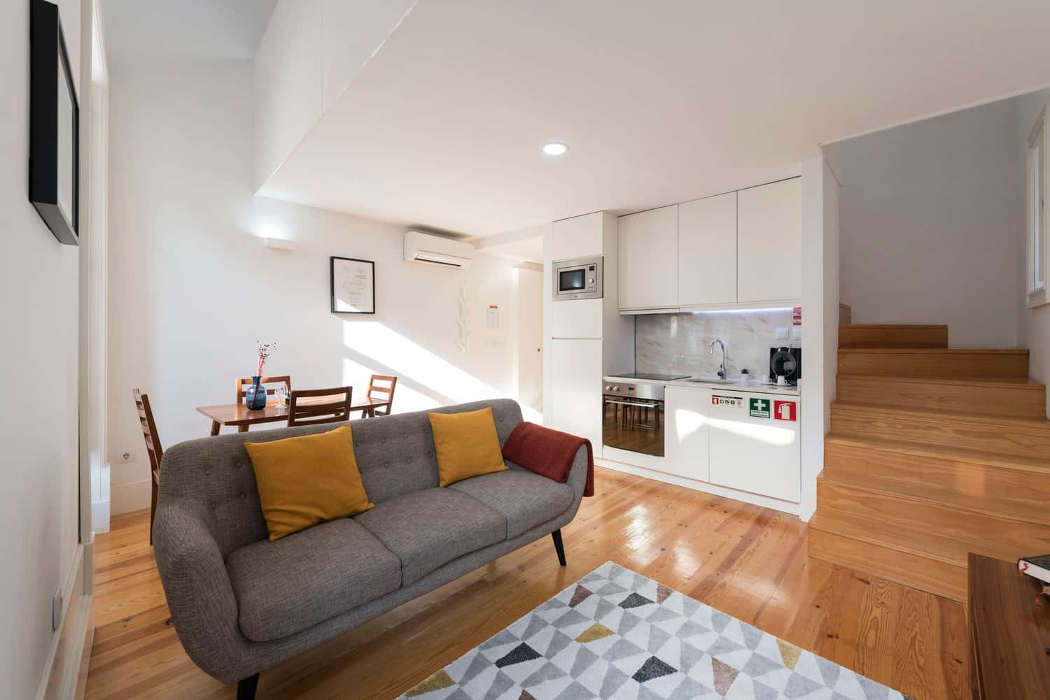 Apartment Mezzanine nearby Bolhão, Porto