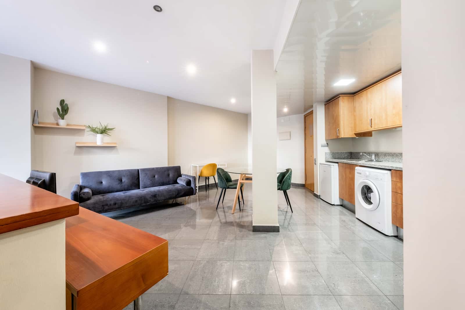 UNI1702 · Monthly modern studio