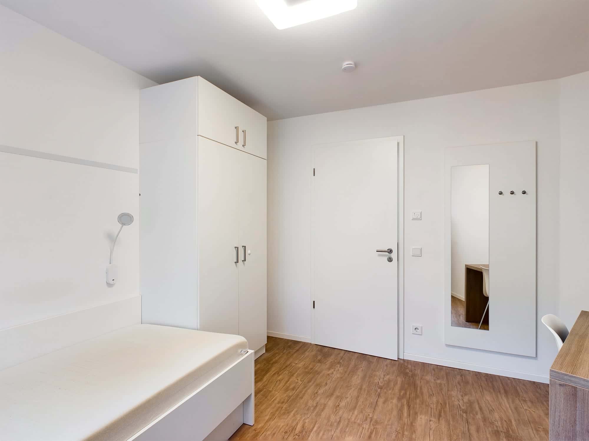 Students Only - Private room in shared apartment for 3 students, Near HTW university