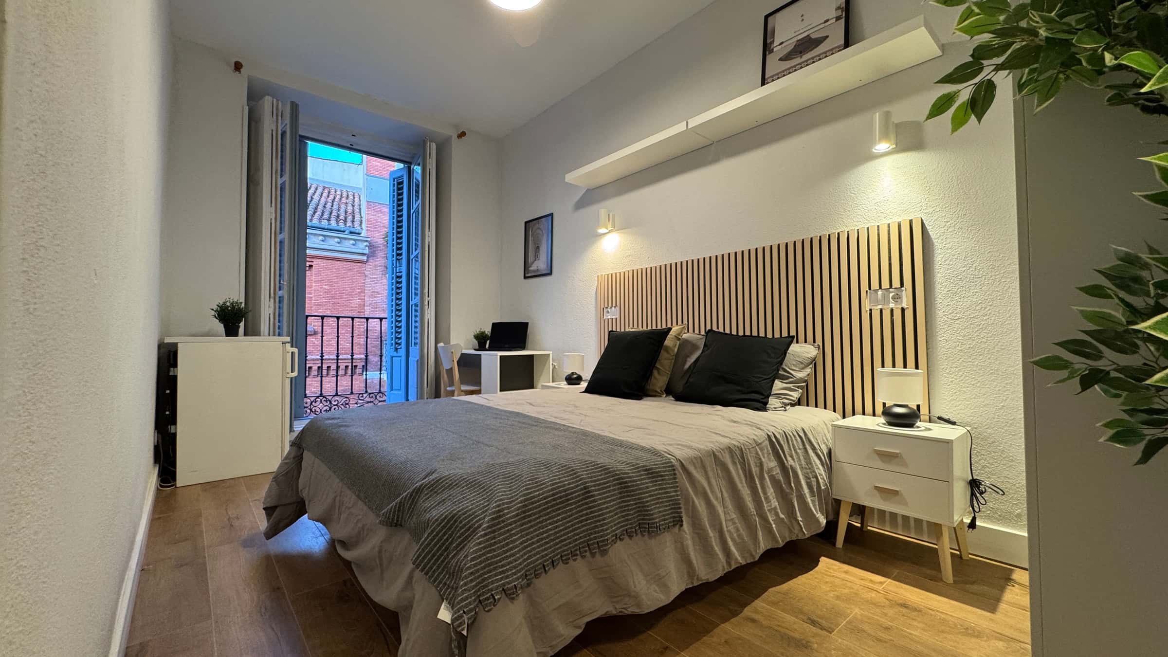 Zimmer in Calle de Concepción Jerónima, Madrid für 180 m² mit 9 Schlafzimmer