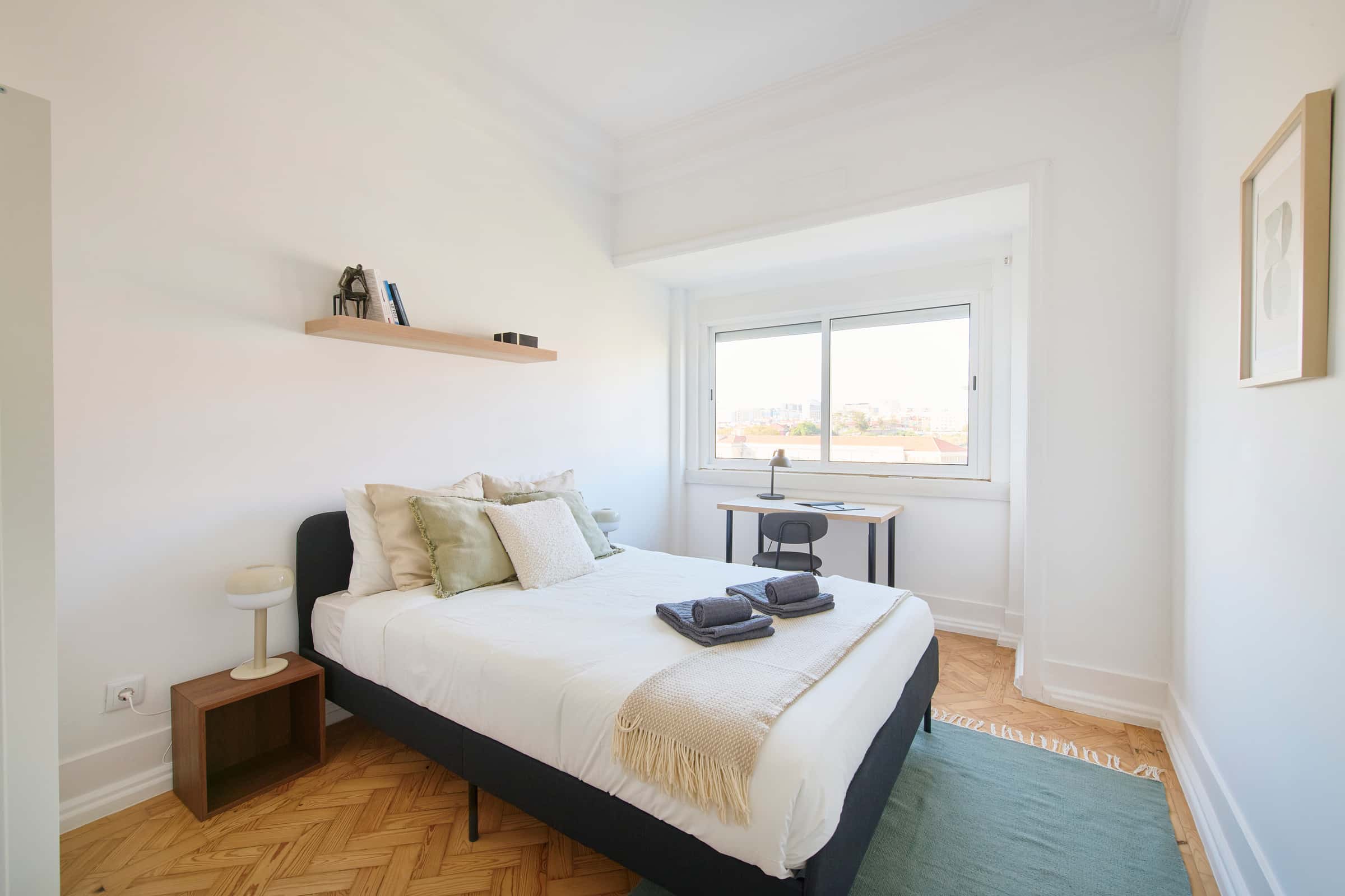Luminous bedroom in a 9-room apartment in Lisbon - Room 2