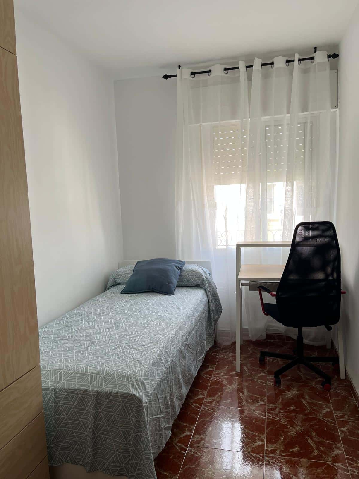 Habitación en Grupo Nuestra Señora del Amparo, Sevilla