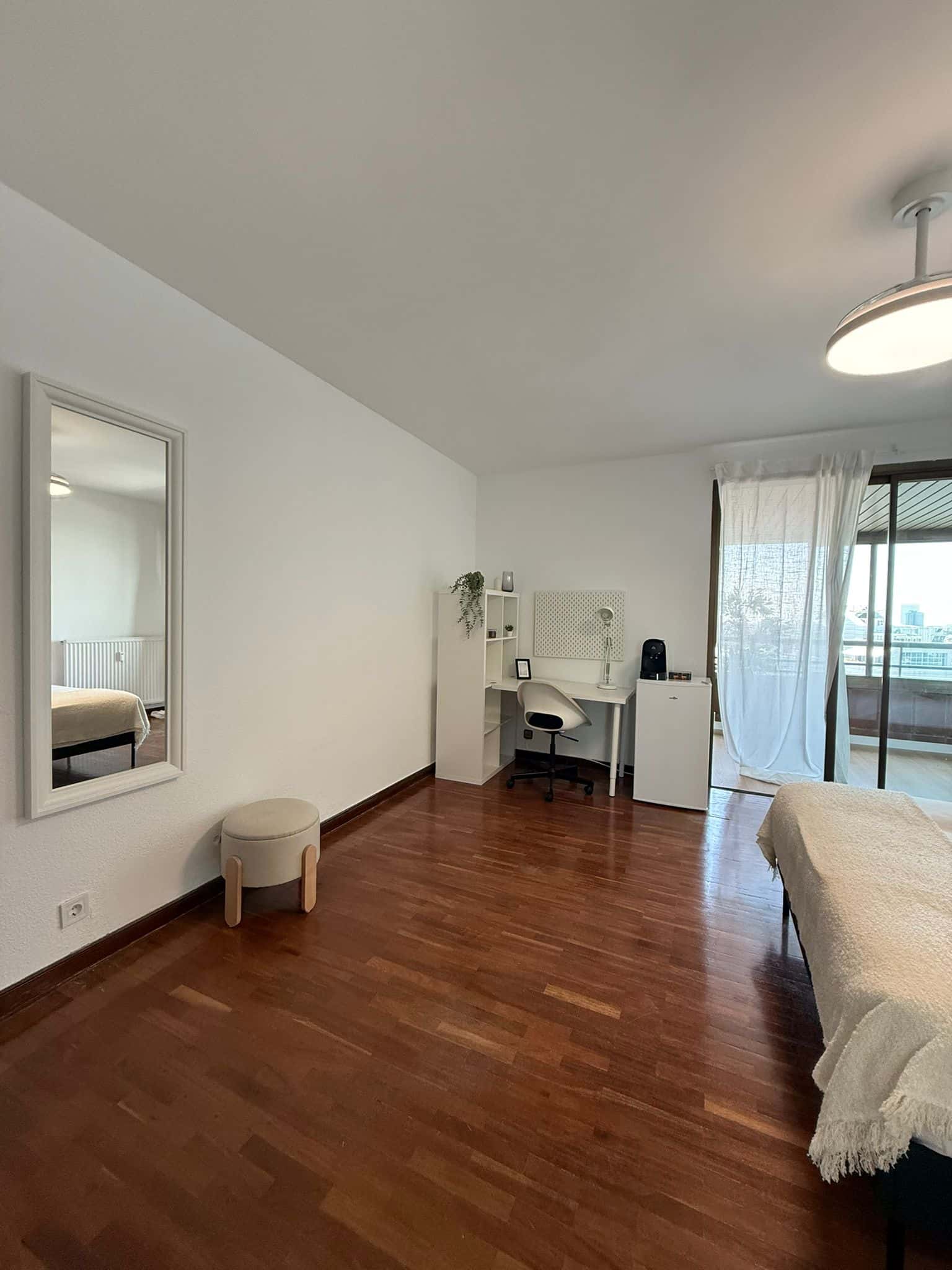 Room CMS48R2