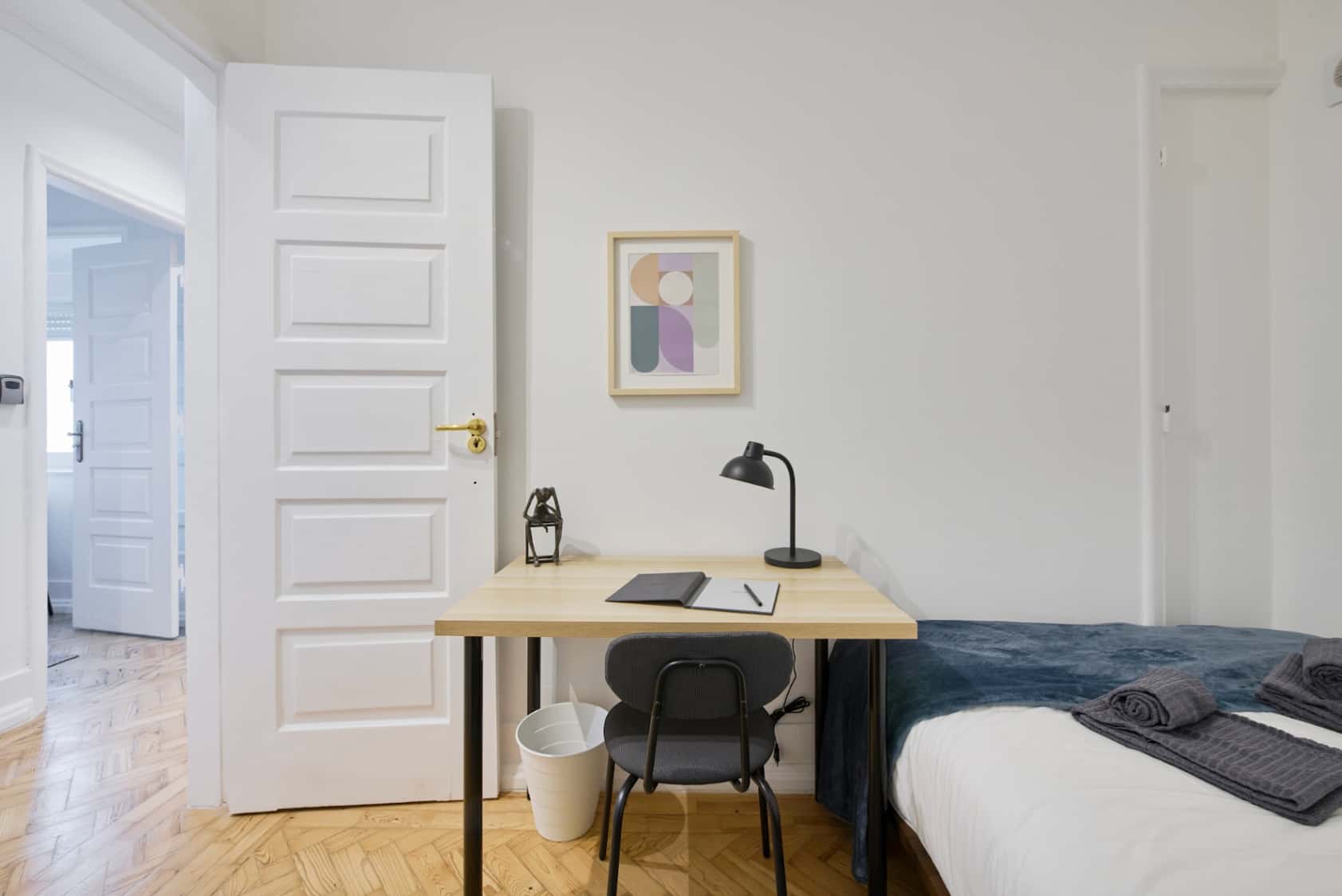 Room in Lisbon, close to the metro line - Room 4