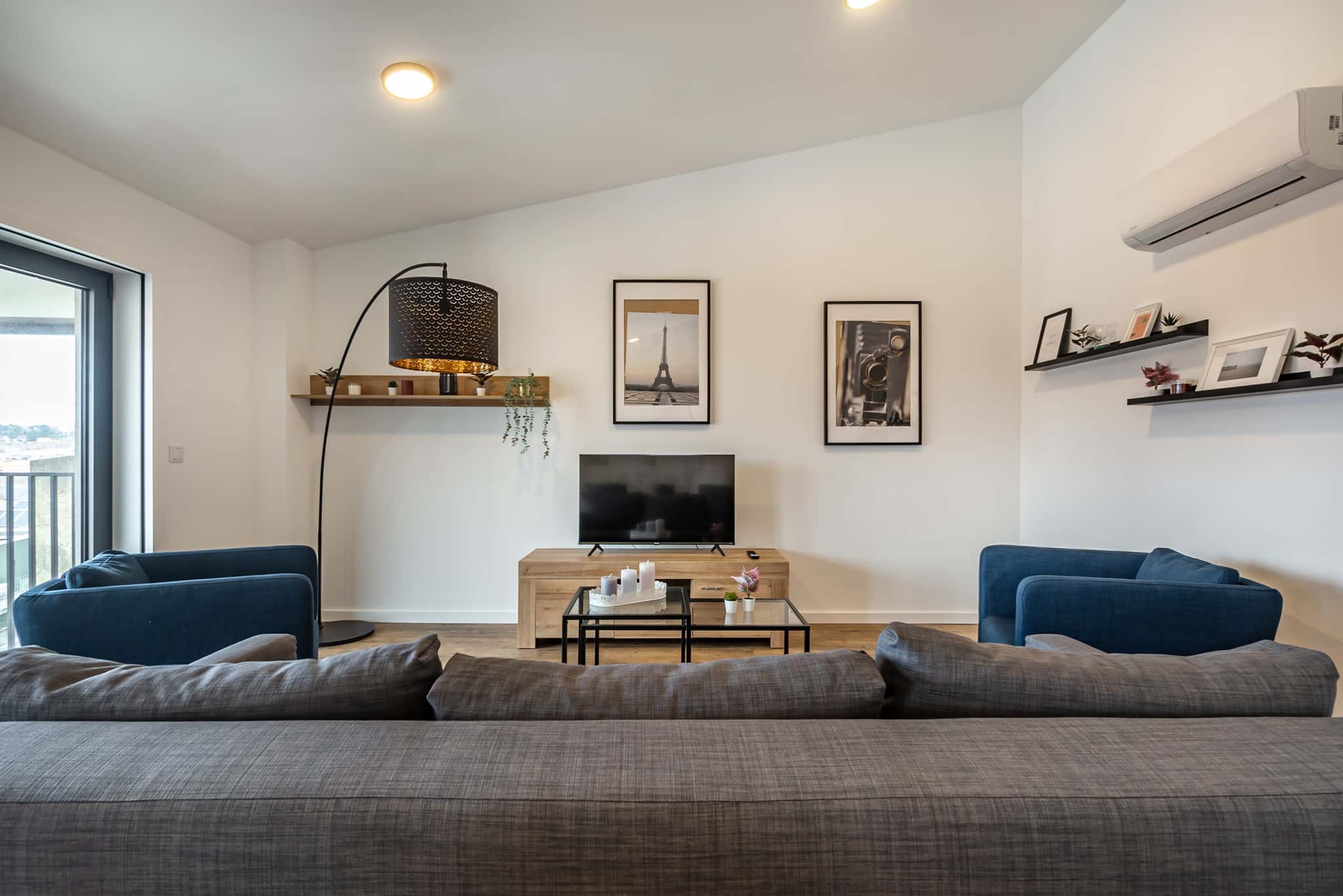 Elegant 2-bedroom apartment, fully equiped and balcony overlooking the river