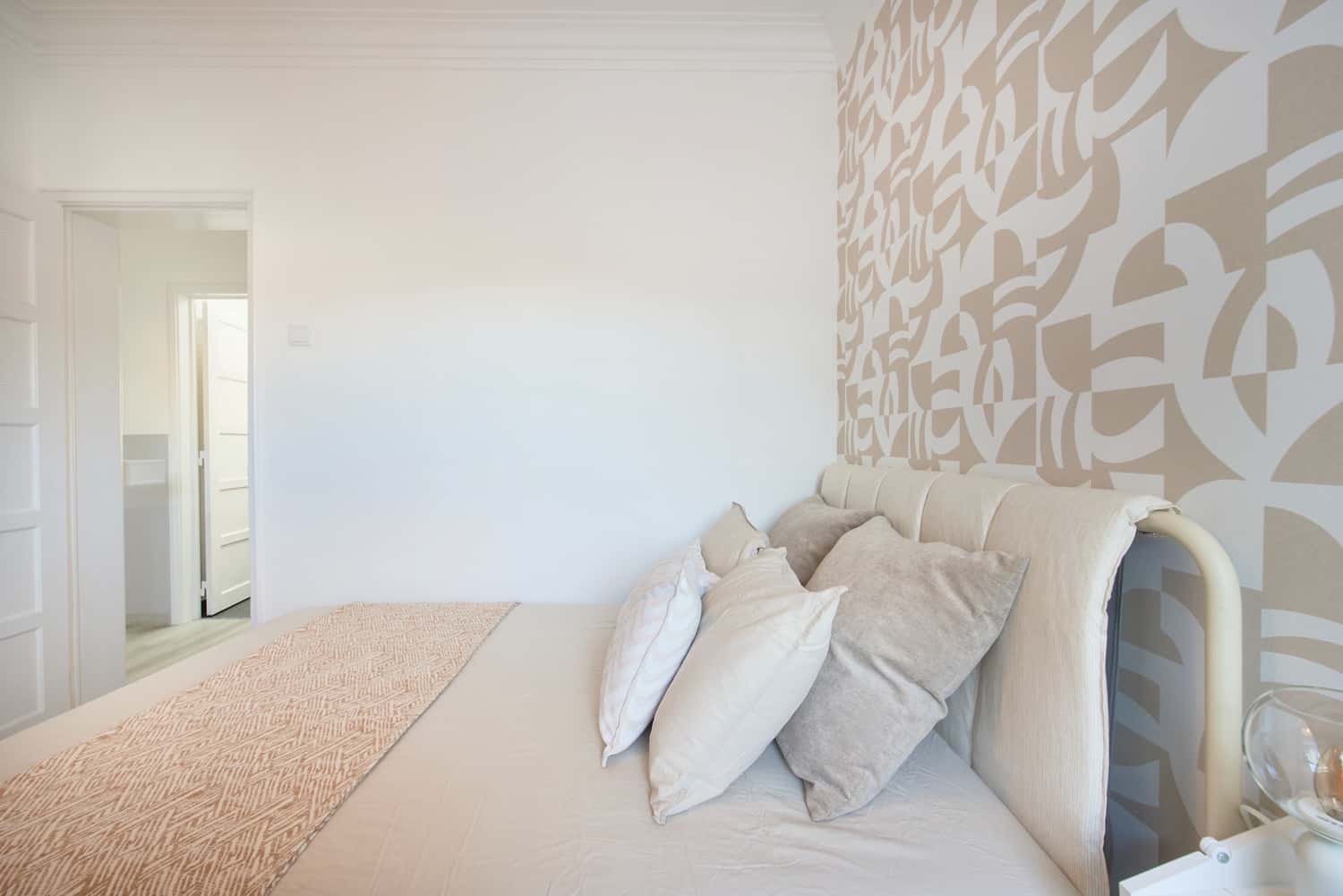 Room 1 - 207. R.António Aleixo 39 3D