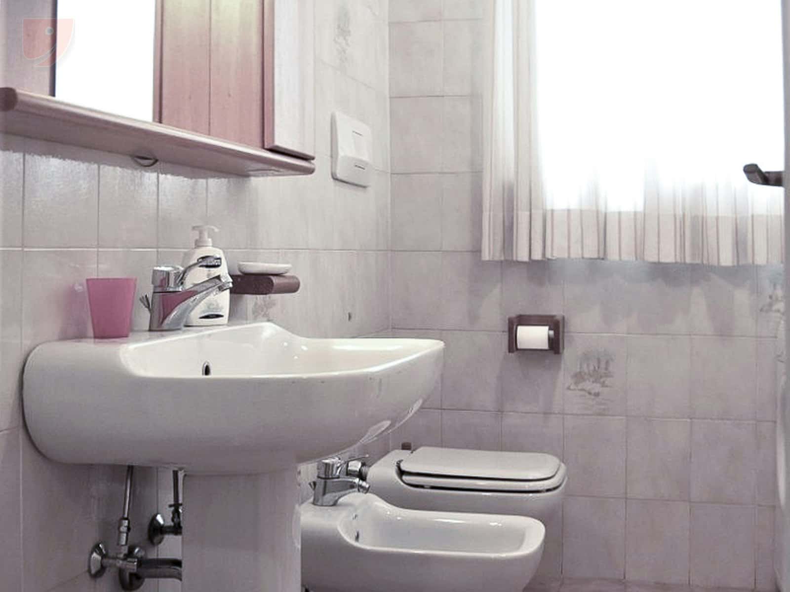 Zimmer in Via Giacomo Matteotti, Trento für 95 m² mit 4 Schlafzimmer