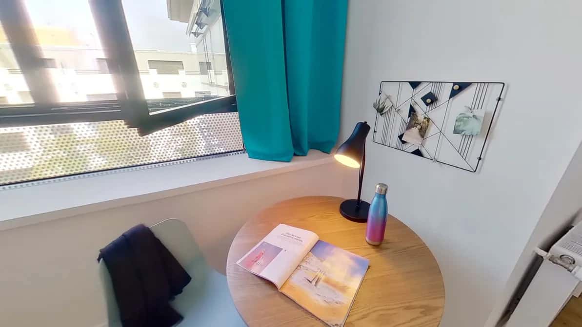 Room in Avenue Sainte-Anne, Asnières-sur-Seine for 166 m² with 9 bedrooms