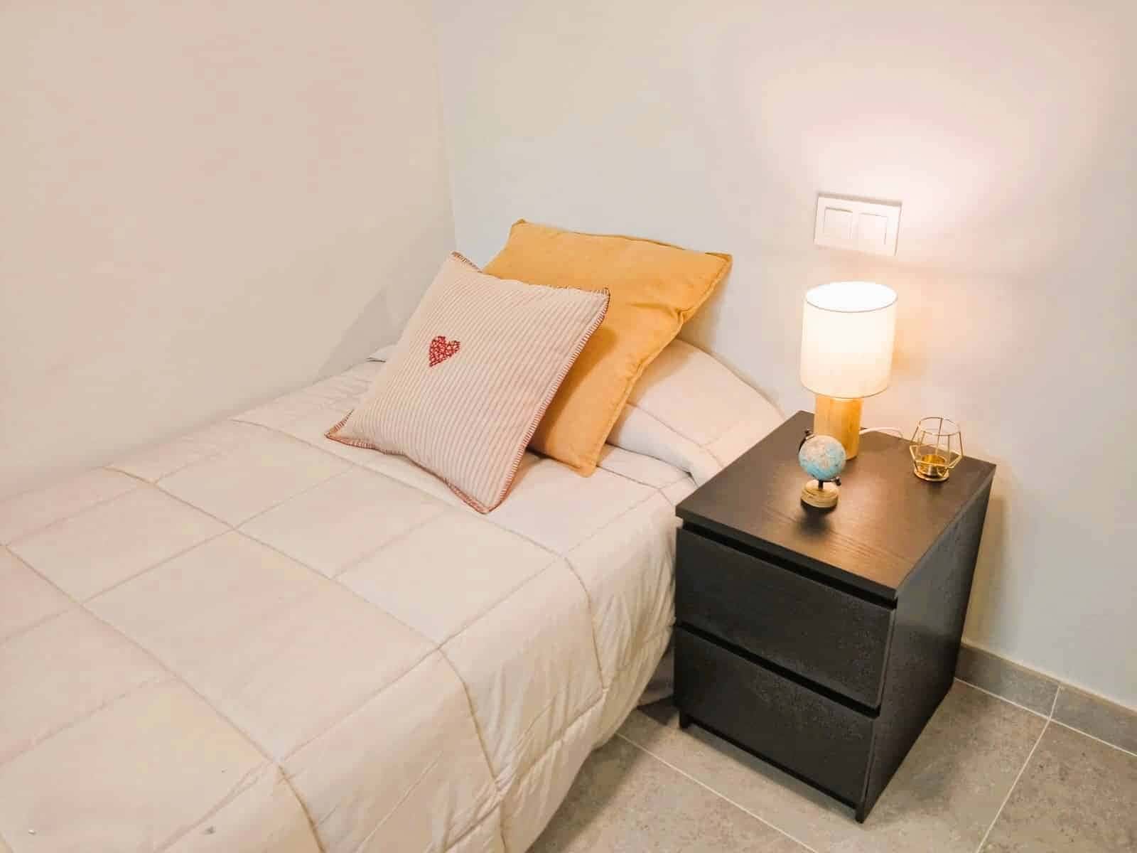 Habitacion privada en C/ Cartagena , Madrid