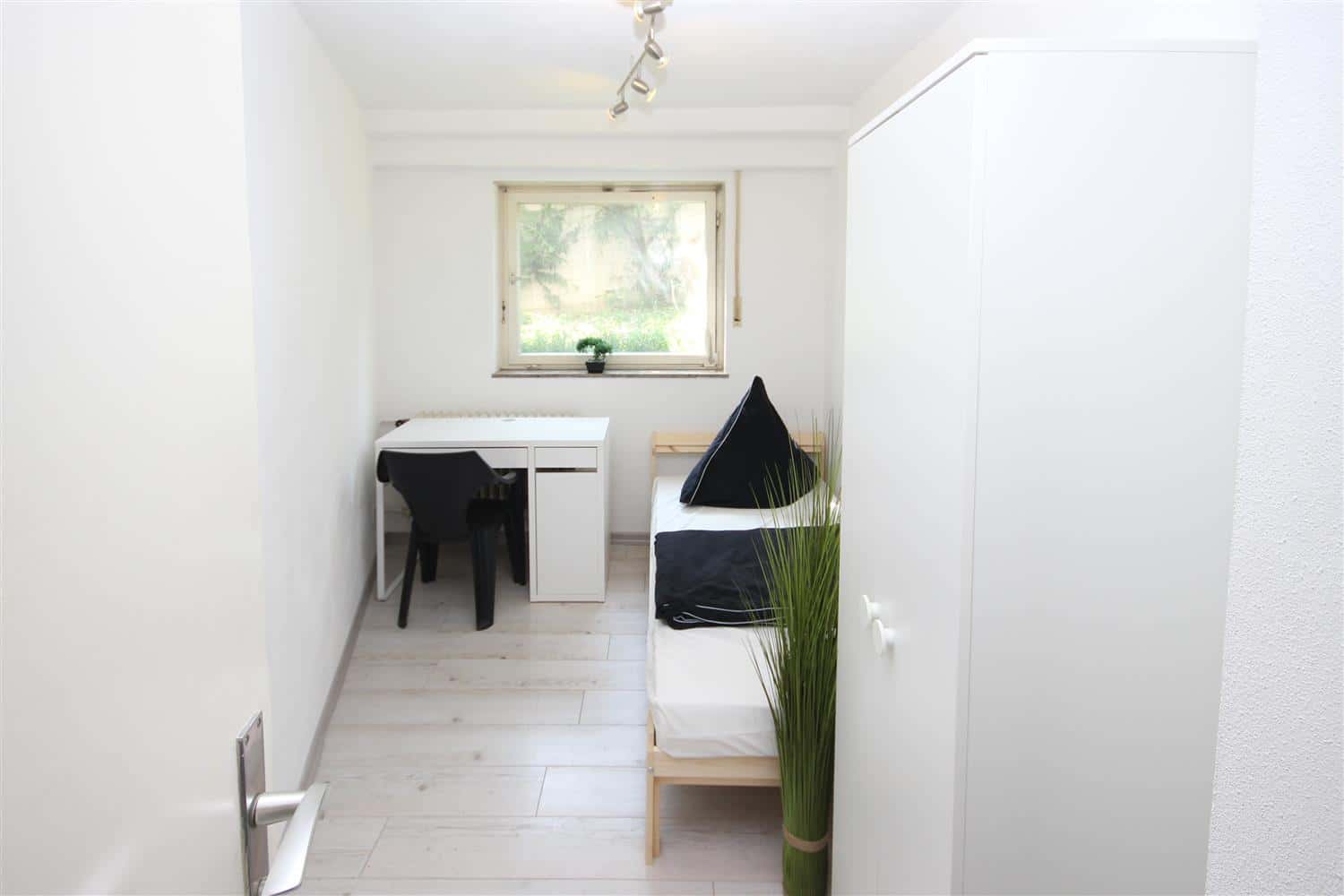 Habitación en Endersbacher Straße, Stuttgart para 60 m² con 4 dormitorios