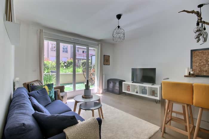 Listing photo thumbnail