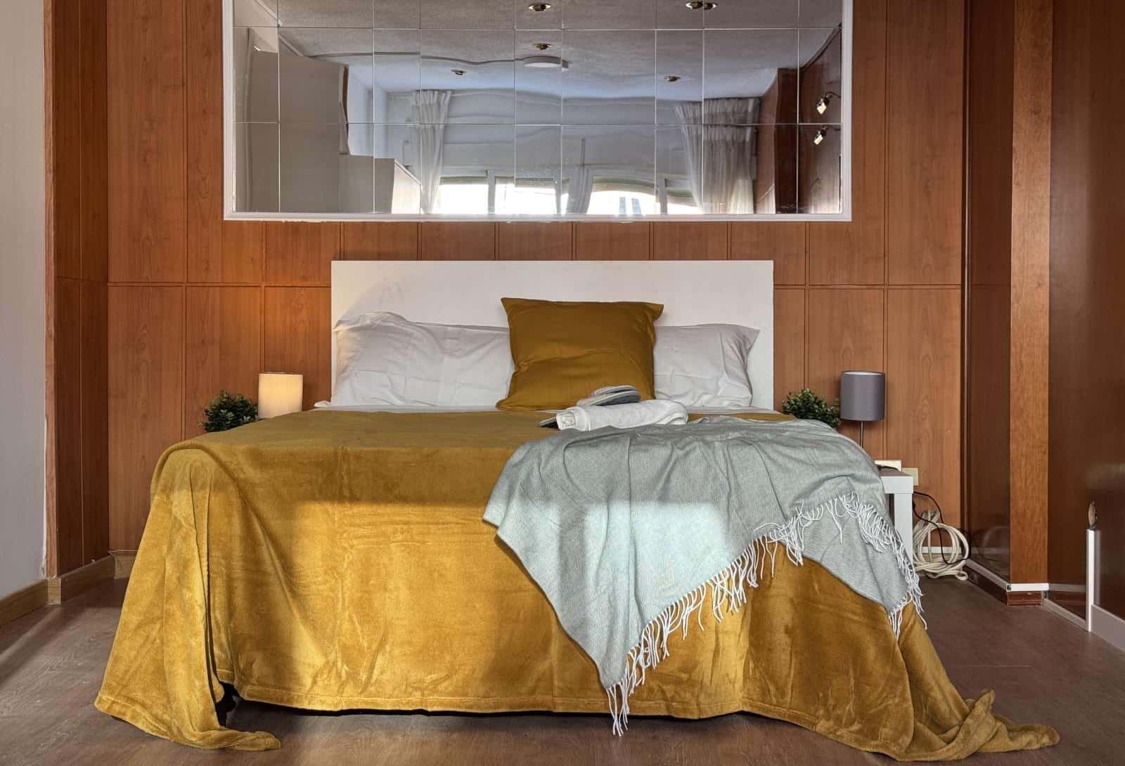 Double bed in Rooms for rent on Andaluces street in Madrid