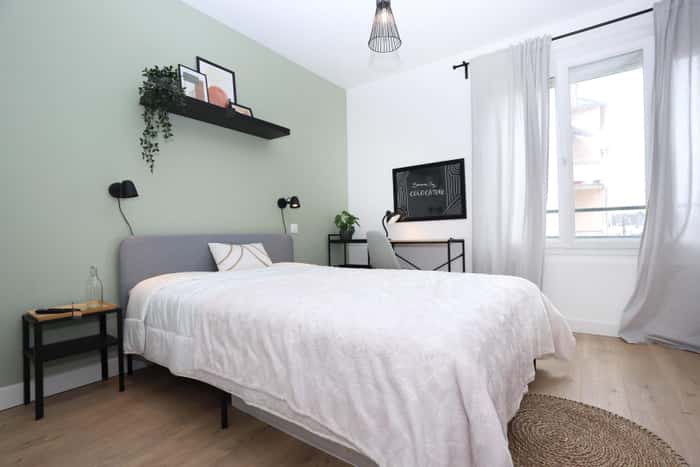 Listing photo thumbnail