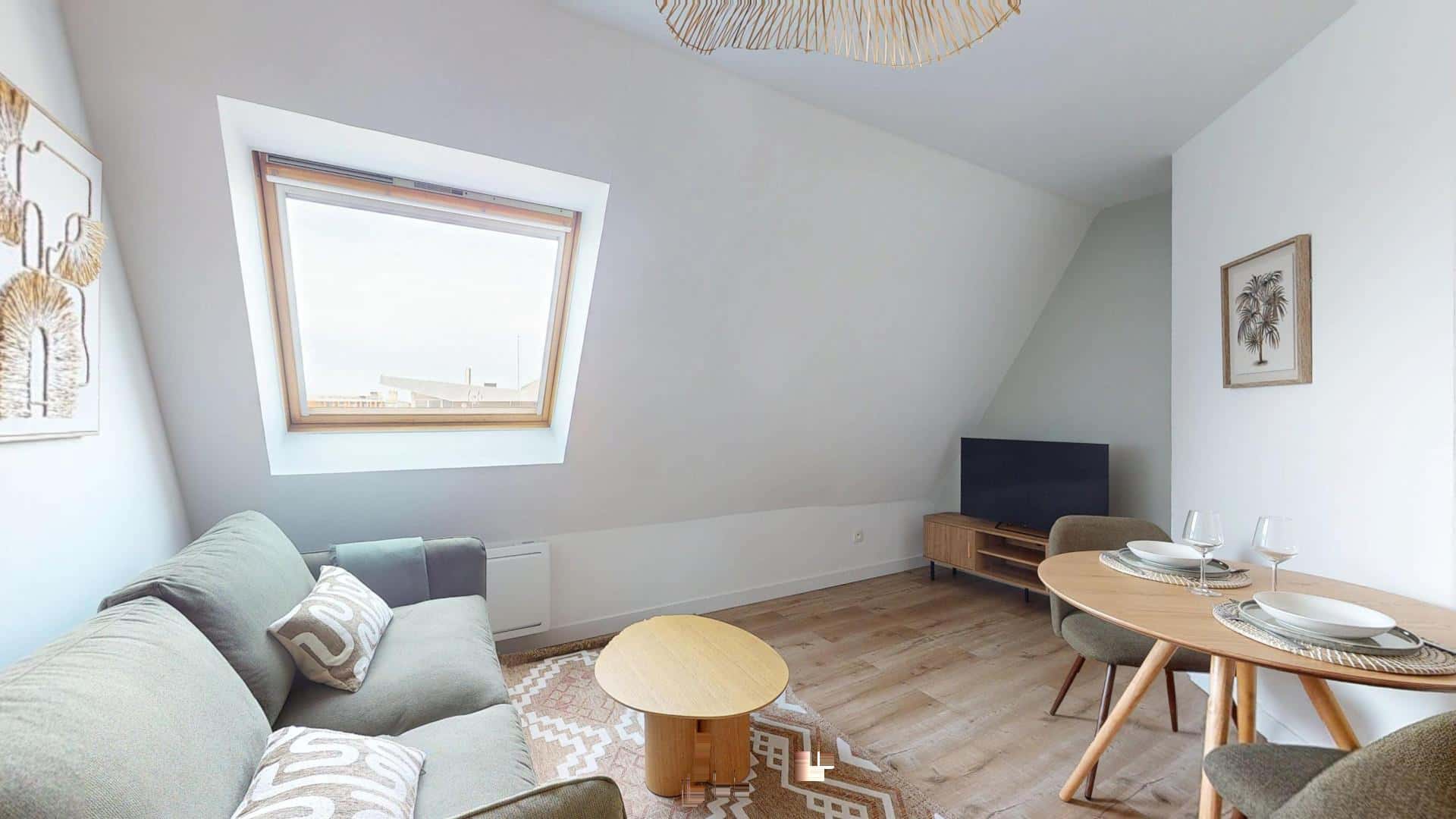 Chambre 1 - JEAN JACQUES ROUSSEAU B