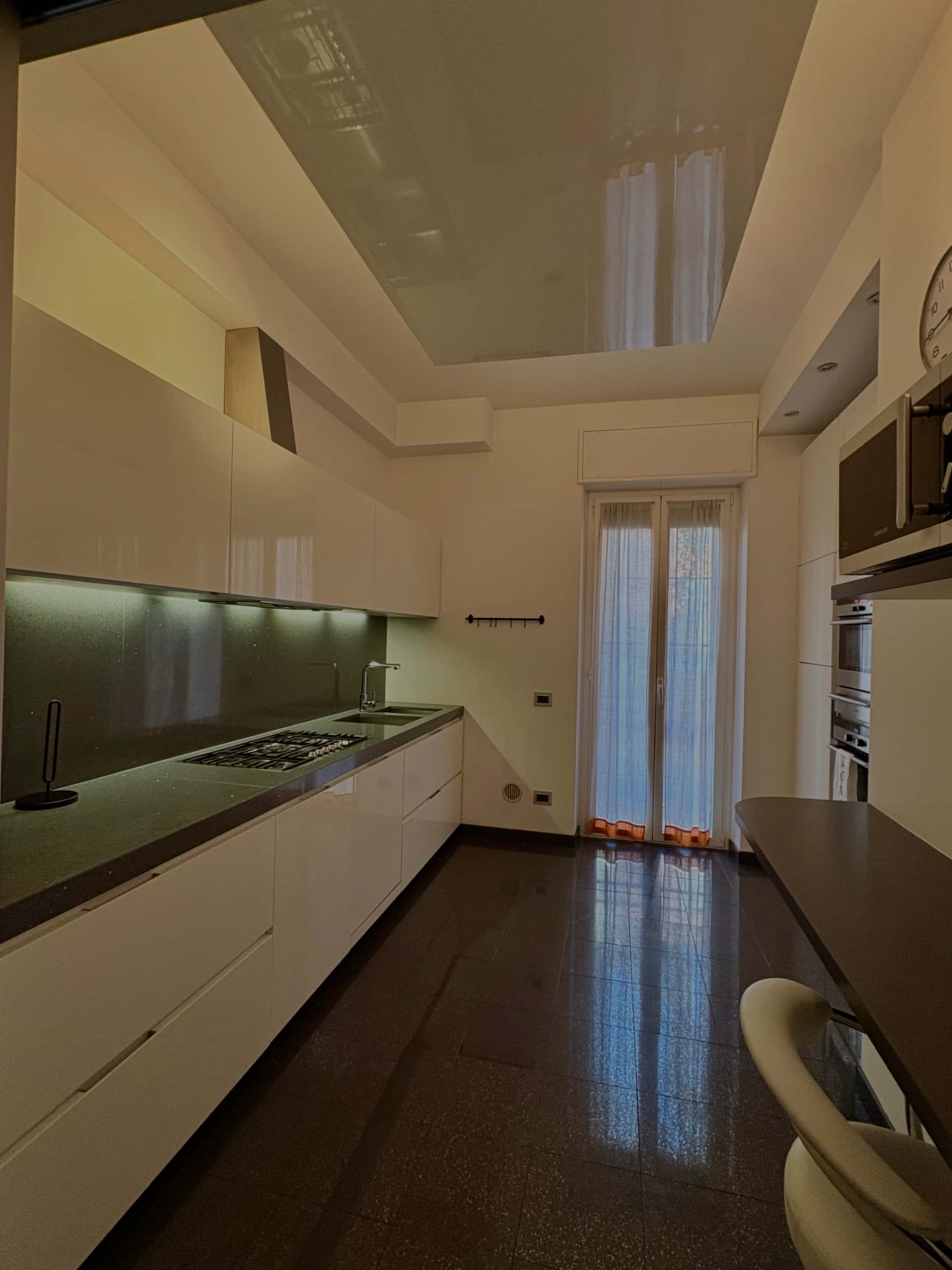 Posto letto in Via Giosuè Carducci, Milano di 146 m² con 2 camere