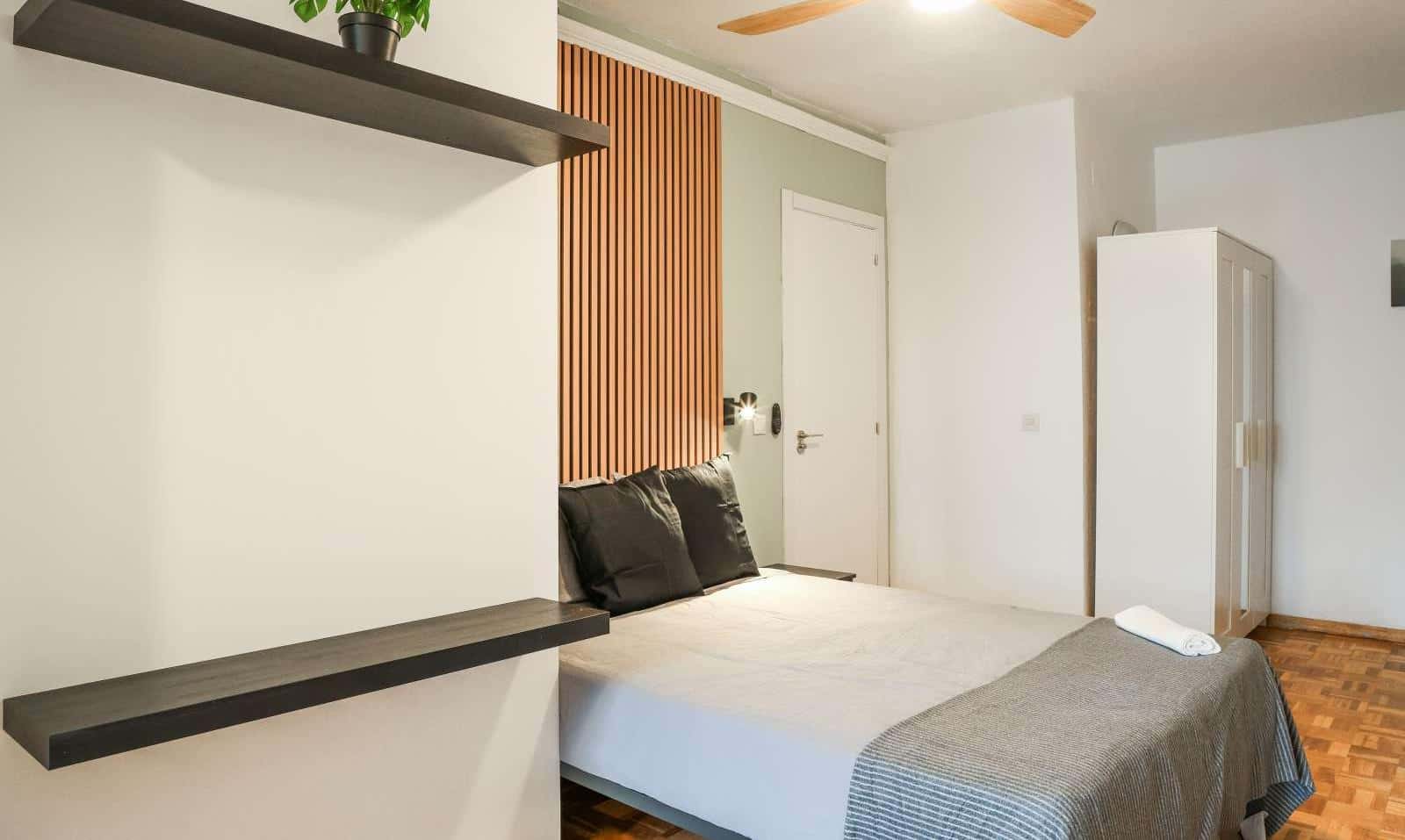 Double bed in Rooms for rent in Madrid