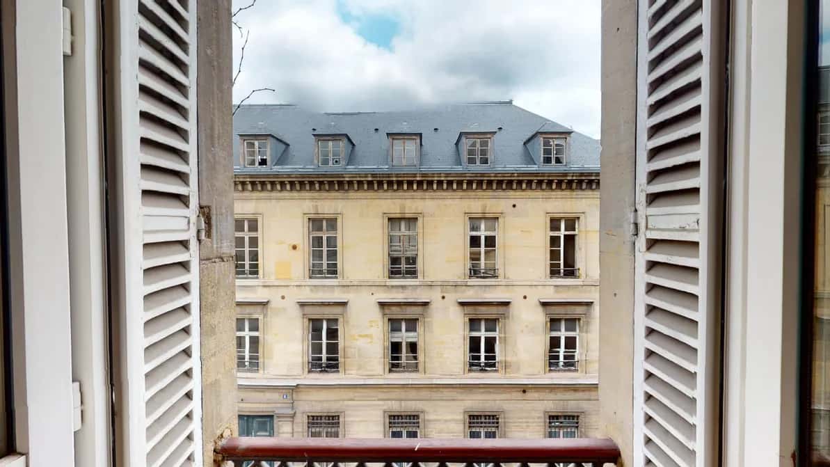 Chambre dans Rue Saint-Dominique, Paris pour 115 m² avec 5 chambres