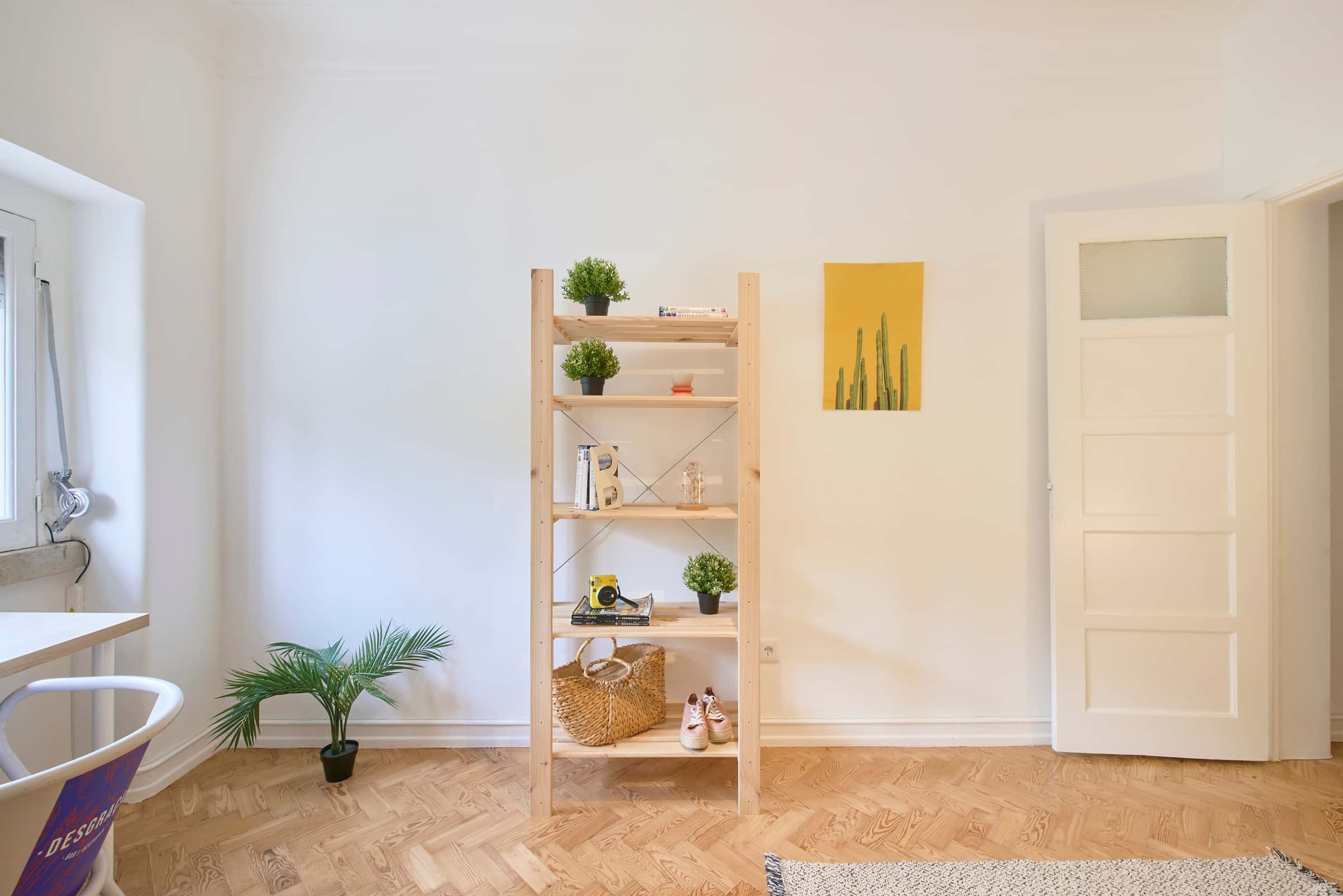 Bedroom in a shared apartment in Lisbon - Room 6
