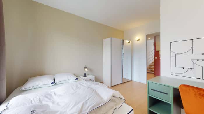 Listing photo thumbnail