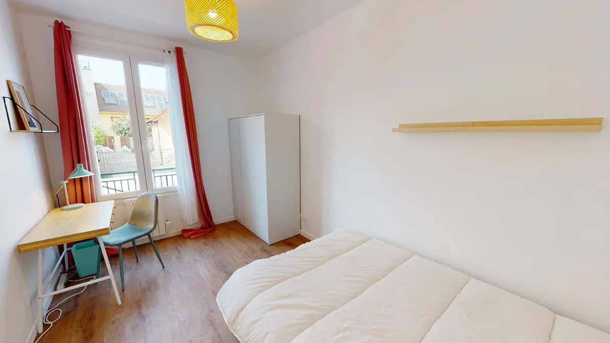 Stanza in Rue Pierre Poli, Issy-les-Moulineaux di 188 m² con 11 camere