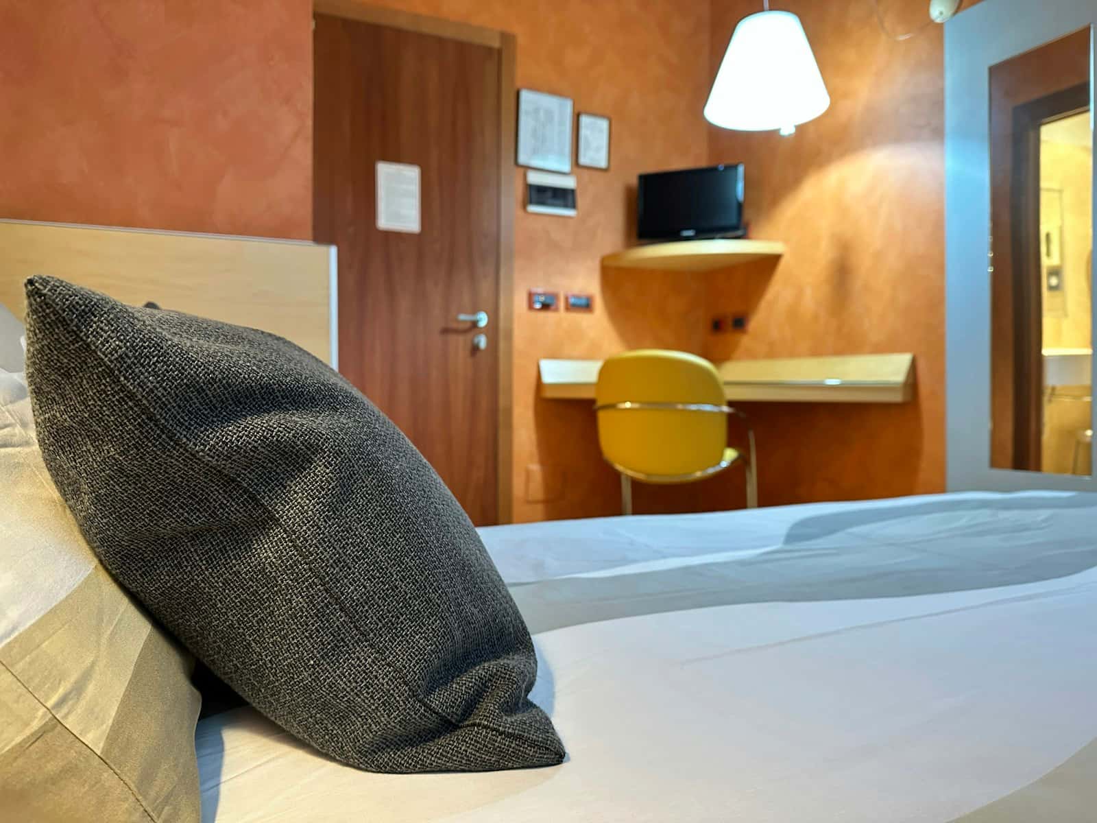 Chambre dans Lungo Dora Napoli, Torino pour 1100 m² avec 10 chambres