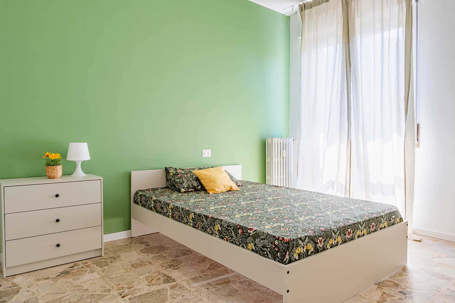 via tiepolo 9 - cinisello  private room s5