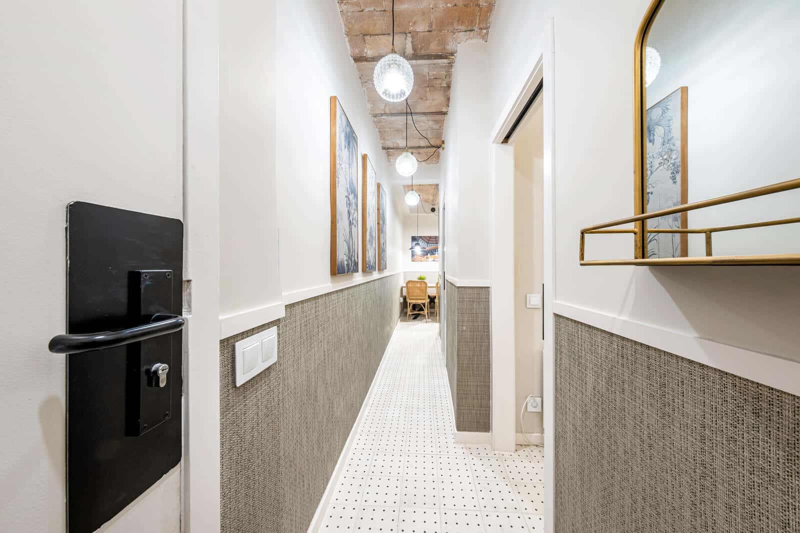 Badal- Refursbished 2 bedroom apartment