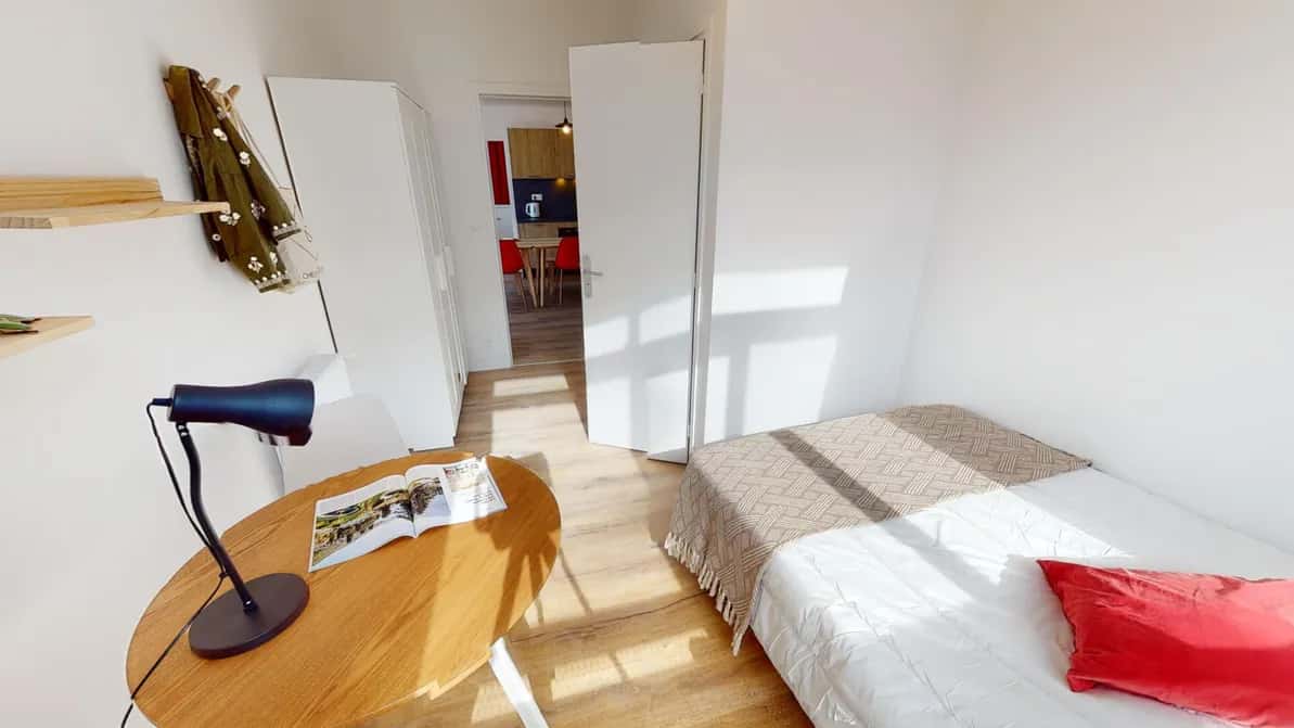 Quarto em Avenue Sainte-Anne, Asnières-sur-Seine para 193 m² com 11 quartos