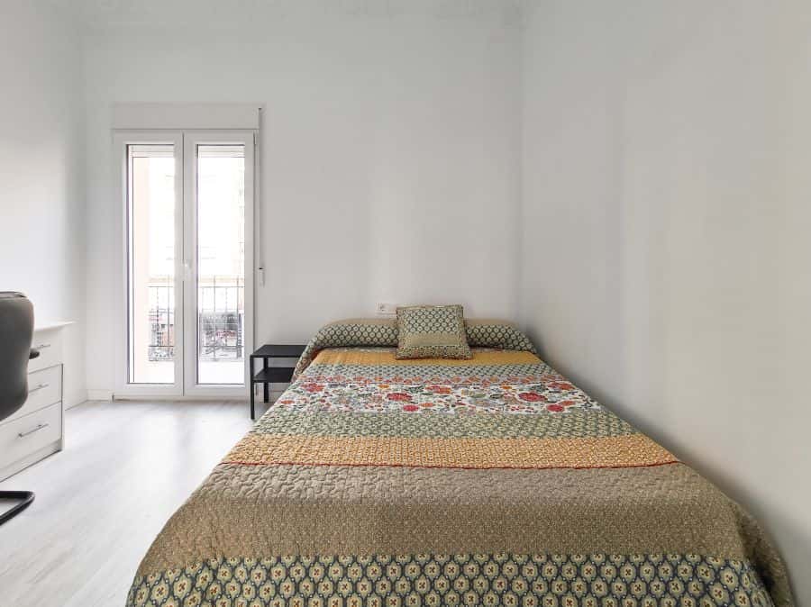 Habitación en piso de 5 habitaciones en Camins Al Grau