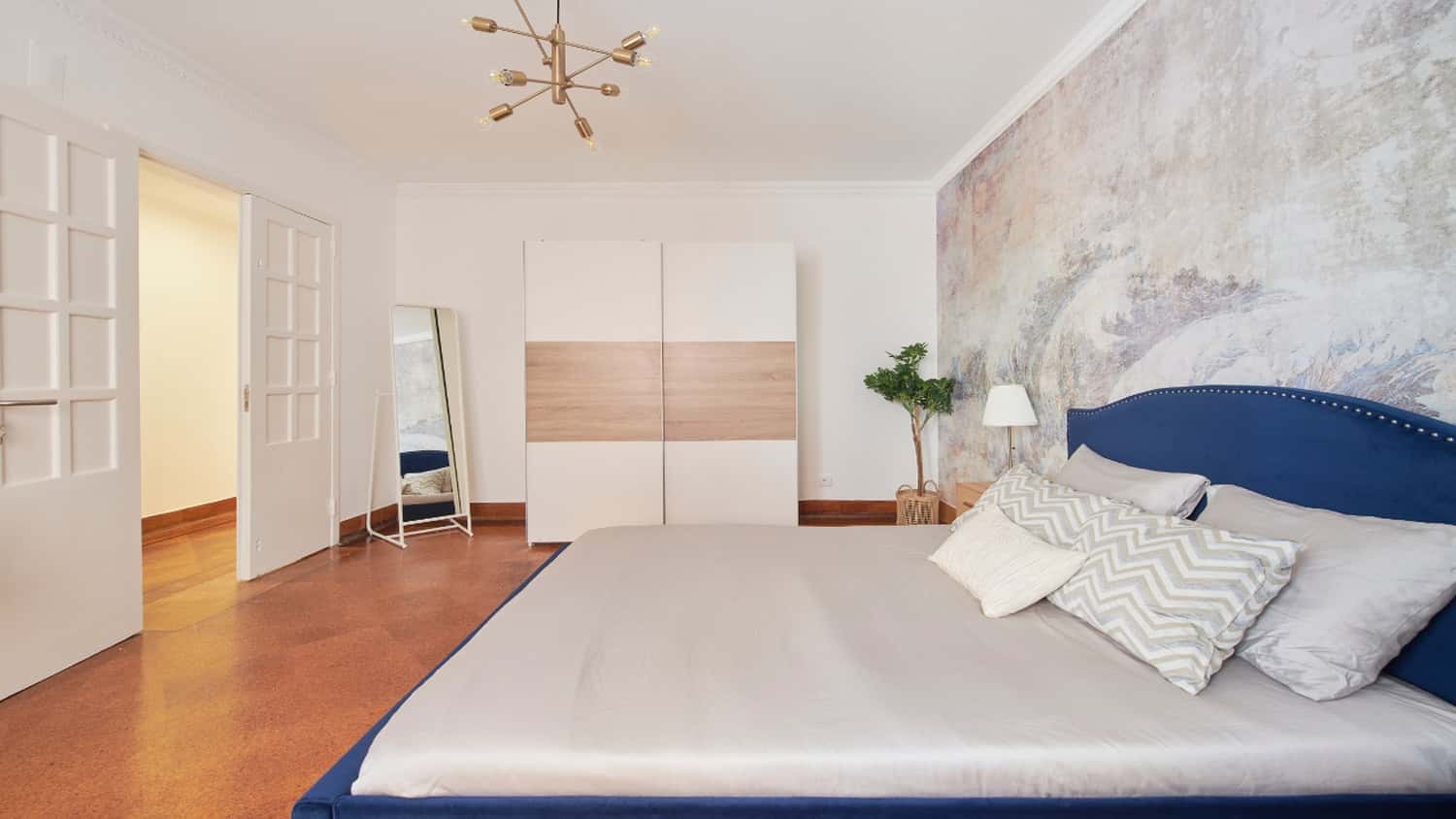Room in Av. Luís Bívar 36, 1000-145 Lisboa, Portugal