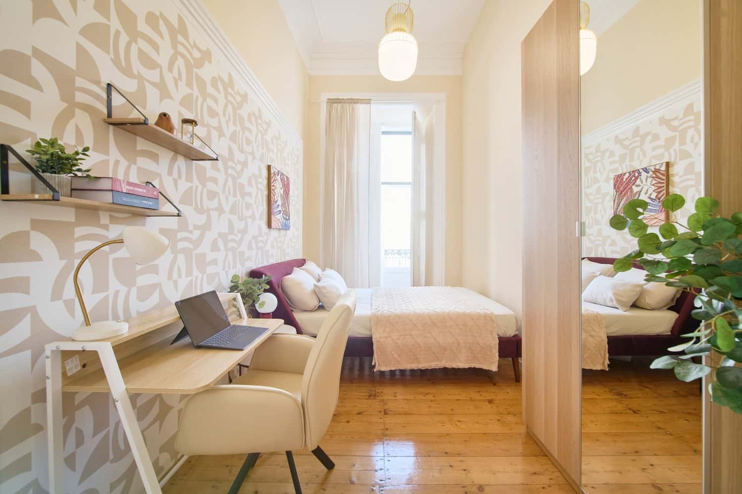 Room 2 - 91. Largo Vitorino Damasio 2 1D