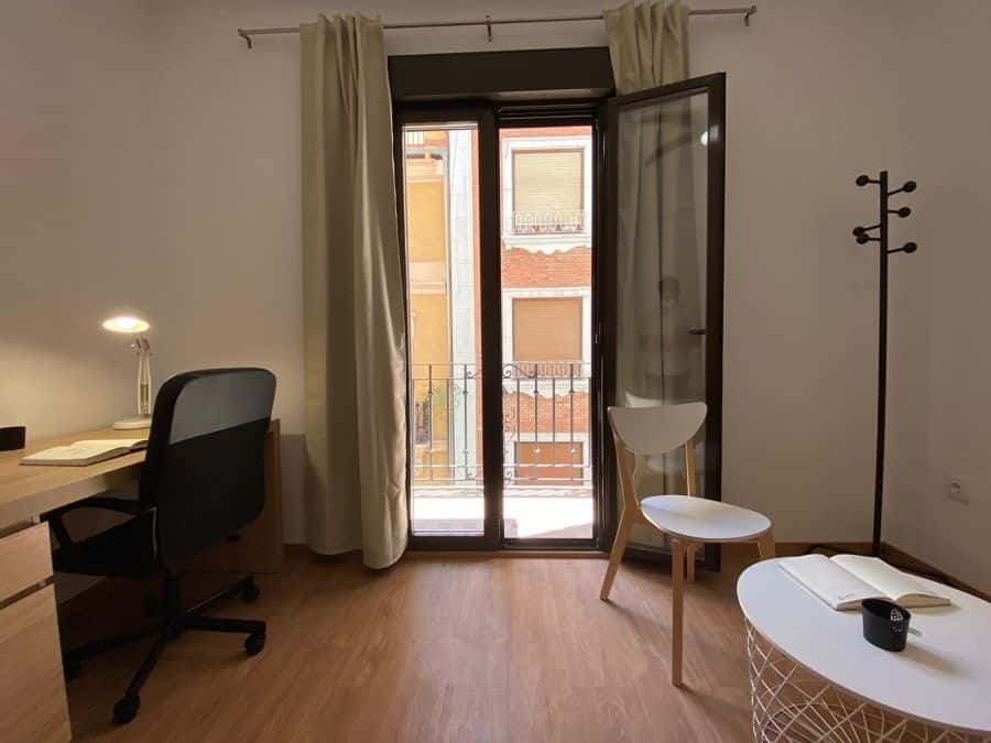 Habitación en piso de 7 habitaciones en Ciutat Vella