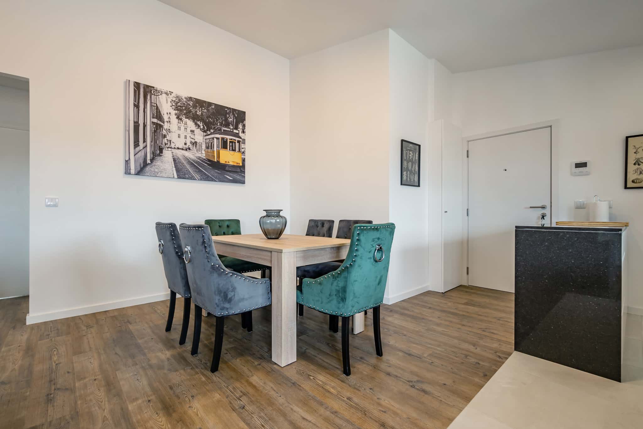 Elegant 2-bedroom apartment, fully equiped and balcony overlooking the river