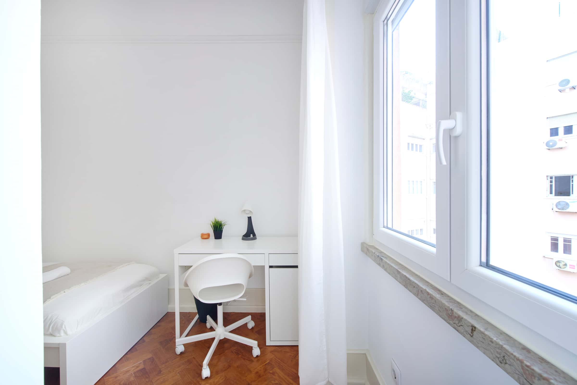 Bedroom in a 7-Bedroom Apartment in Rua Joaquim António de Aguiar, Lisbon - Room 6