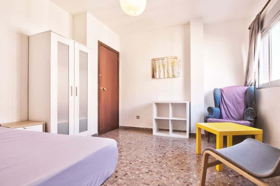 Habitación en piso de 4 habitaciones en Algirós