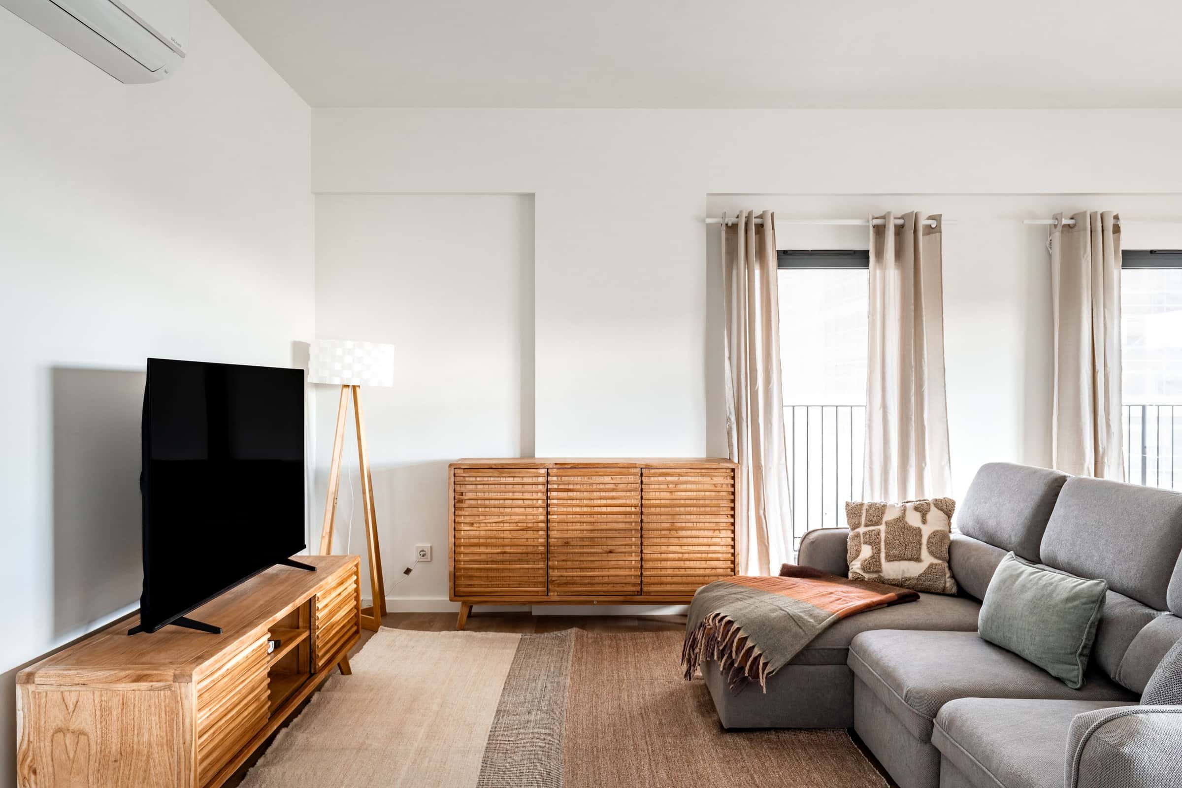 T3-Apartment in Alameda Engenheiro José Mattos e Silva, Algés for 118 m² with 3 bedrooms