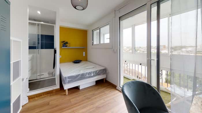 Listing photo thumbnail