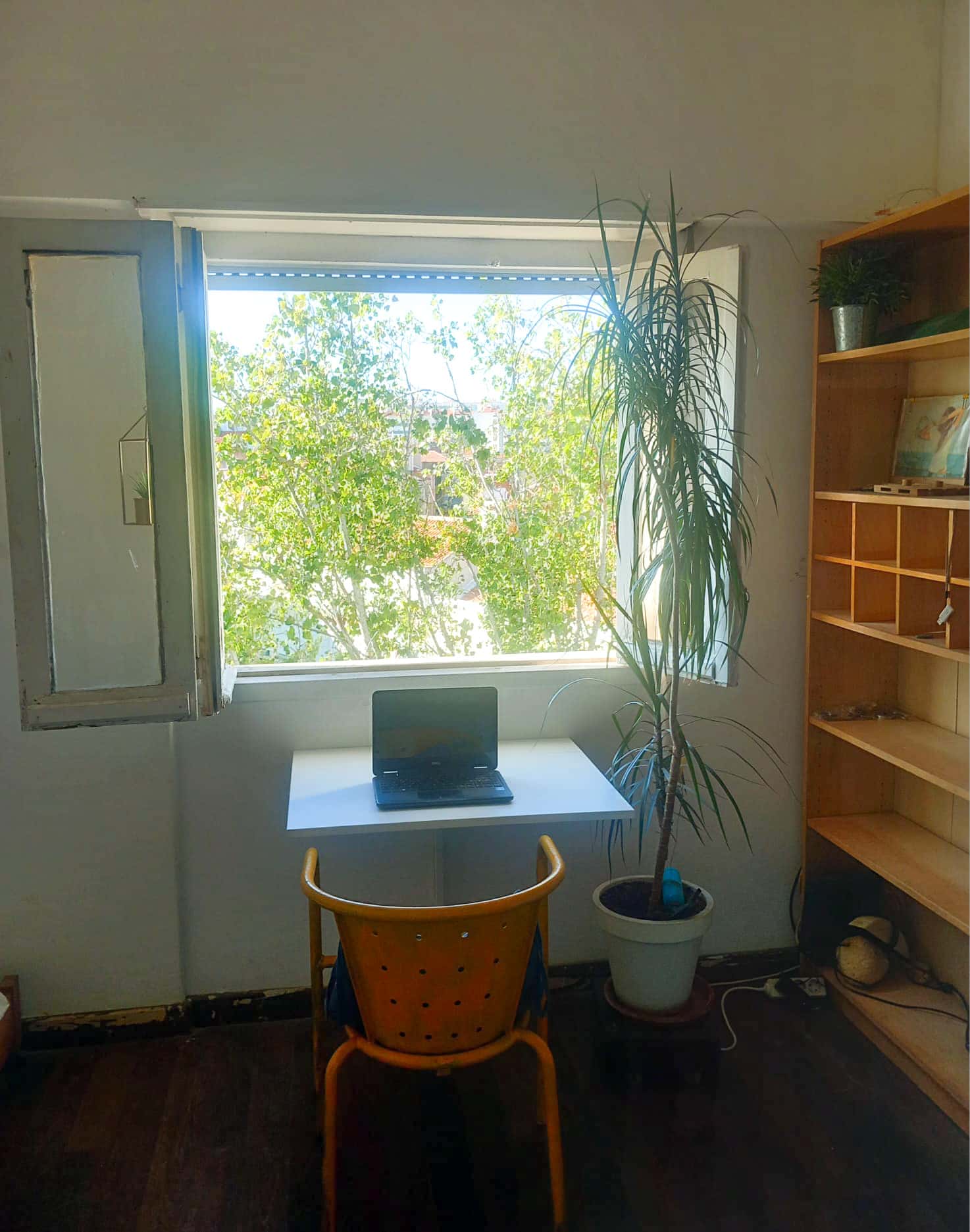 Room-studio in Lisbon with private kitchen