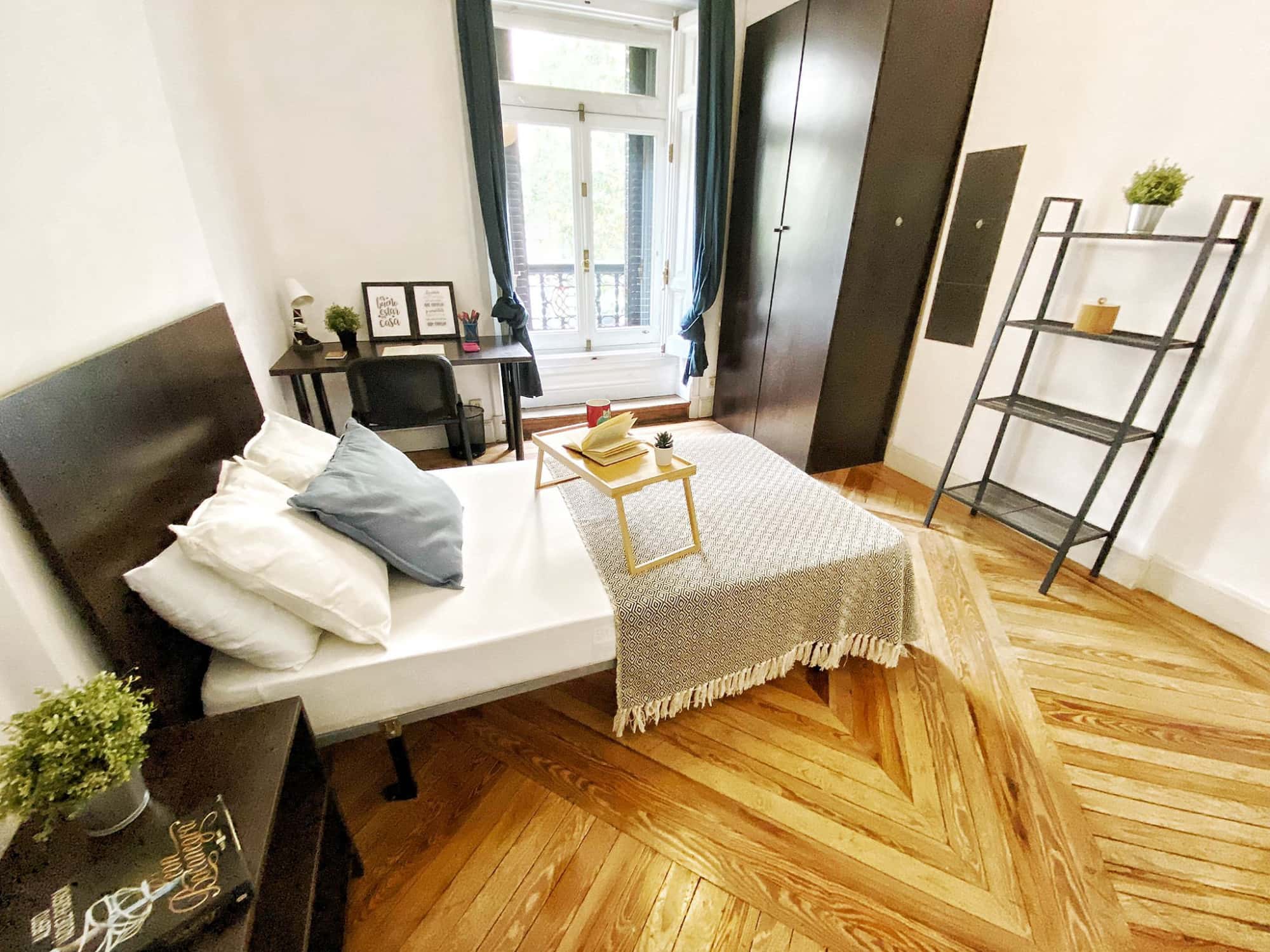 Calle de Sagasta, 12 (ONLY STUDENTS)