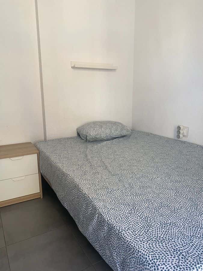 Habitación en piso de 4 habitaciones en Algirós