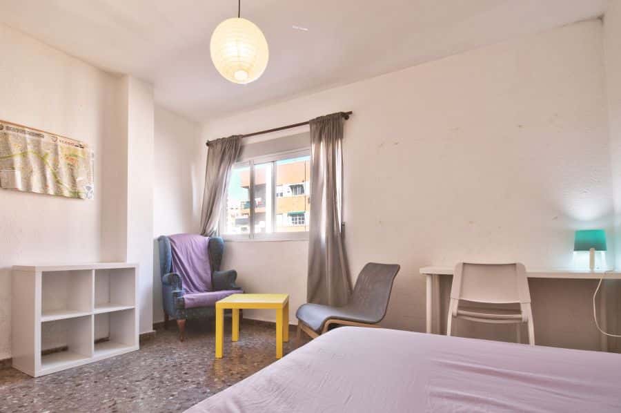 Habitación en piso de 4 habitaciones en Algirós