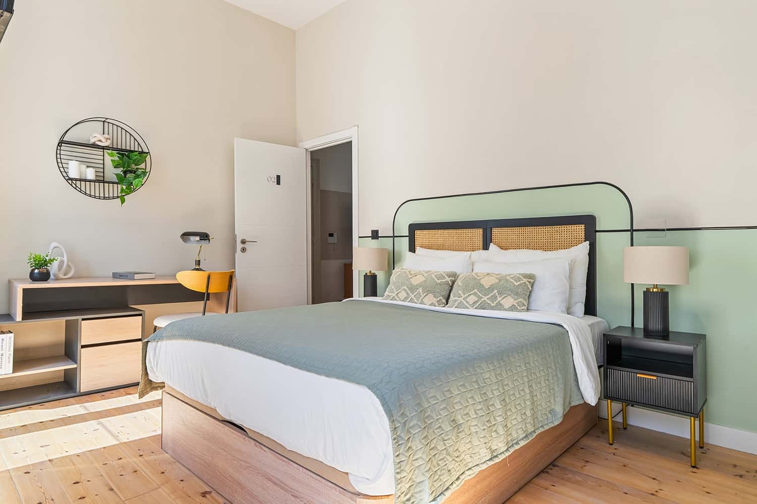 Room 2  - 85. Rua Nova do Almada 80 2E