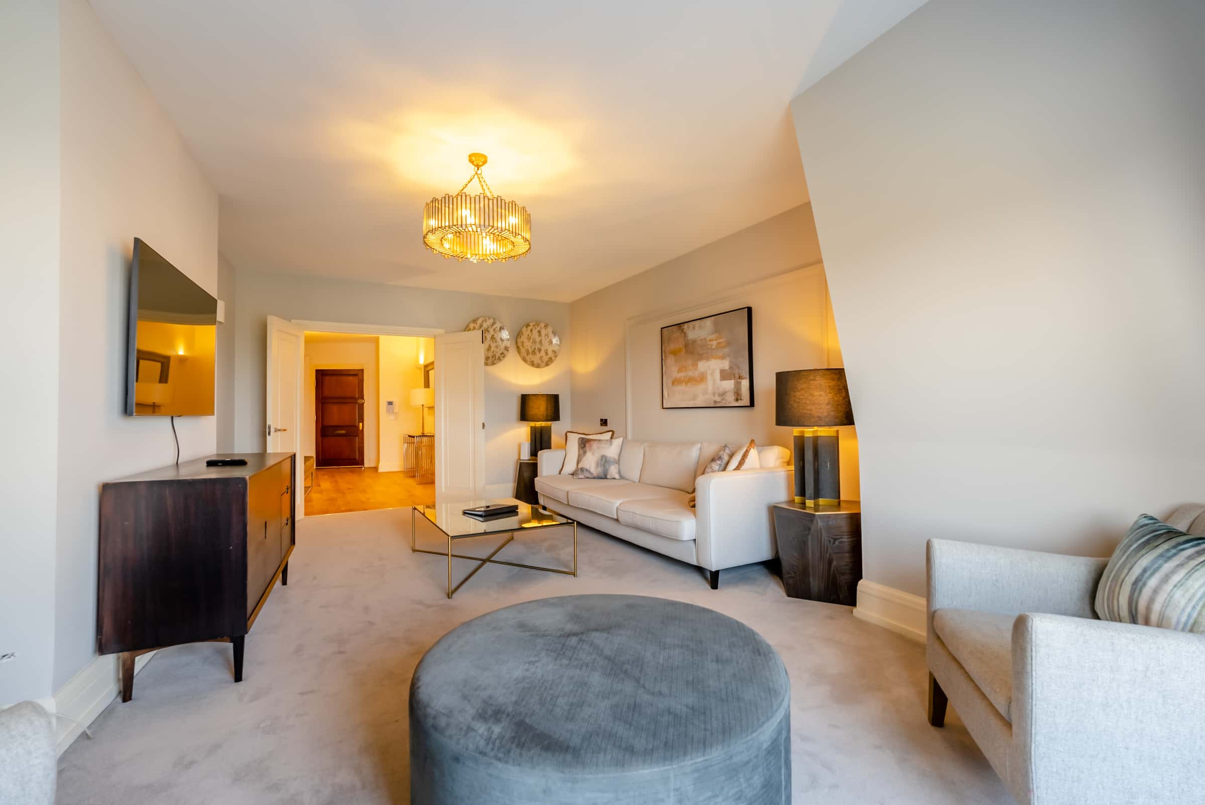 Spacious 4 Bed Penthouse by Regent`s Park