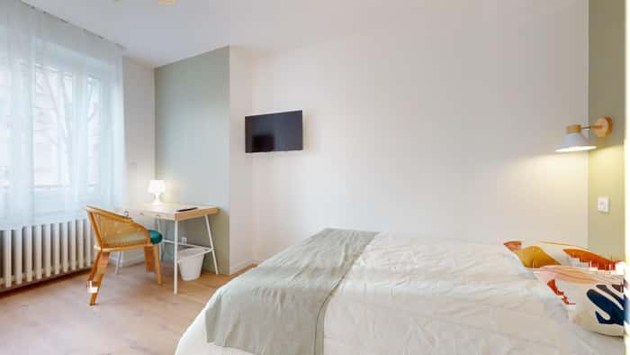 Listing photo thumbnail