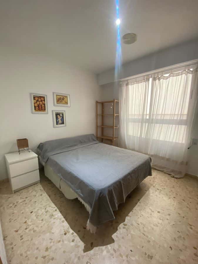 Habitación en piso de 5 habitaciones en El Pla Del Real