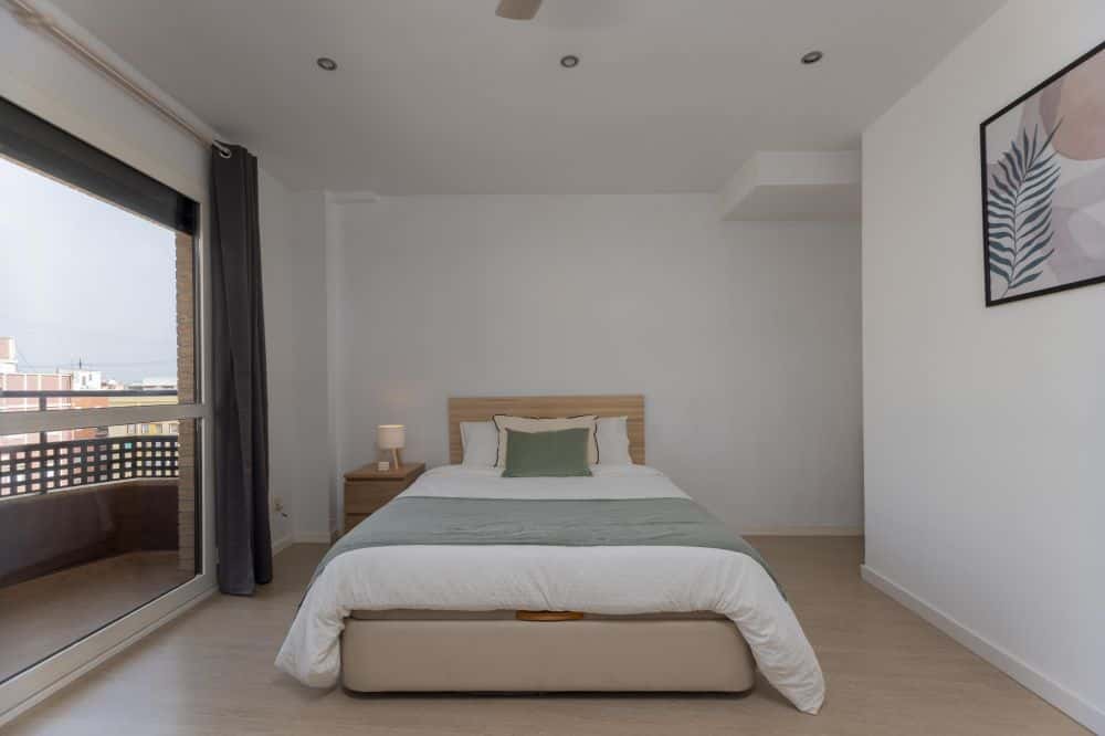 Habitacion doble con balcón en Valencia