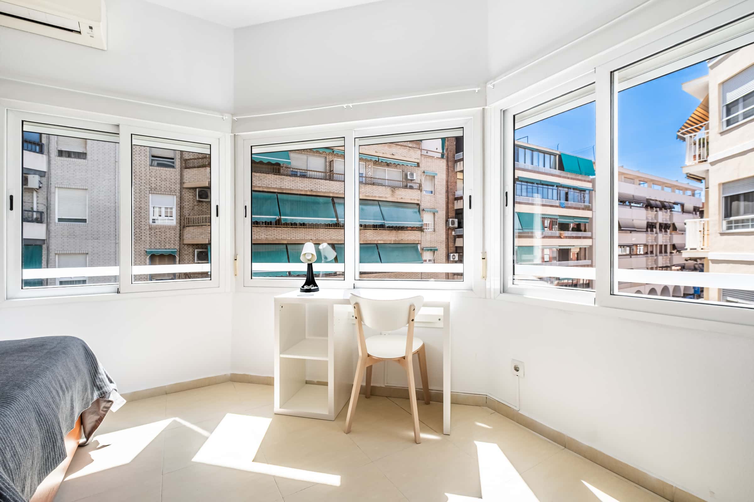 Zimmer in Avenida de Aguilera, Alicante (Alacant) für 80 m² mit 4 Schlafzimmer