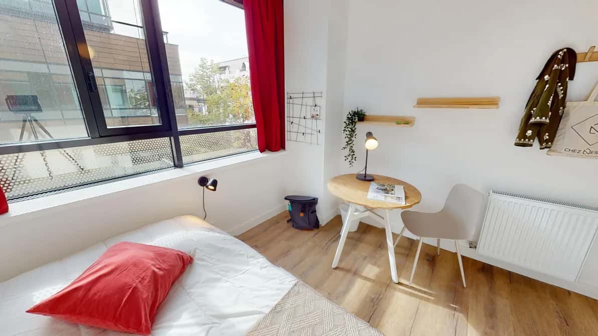 Quarto em Avenue Sainte-Anne, Asnières-sur-Seine para 193 m² com 11 quartos